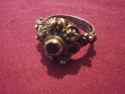Stari srebrni prsten