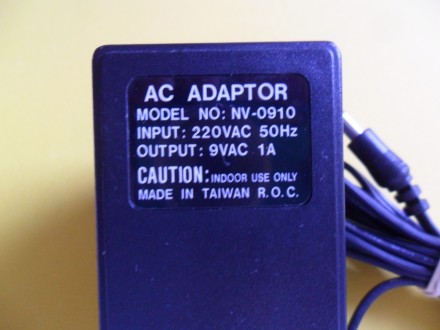 Strujni adapter AC 9V 1A
