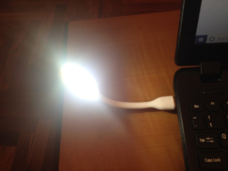 Super USB lampa za LAPTOP - bela - NOVO*