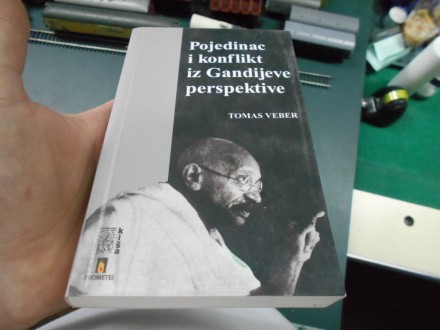 T. Veber-Pojedinac i konflikt iz Gandijeve perspektive