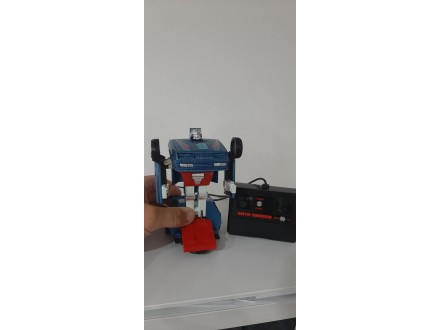 Transformers robot auto yugo igracka