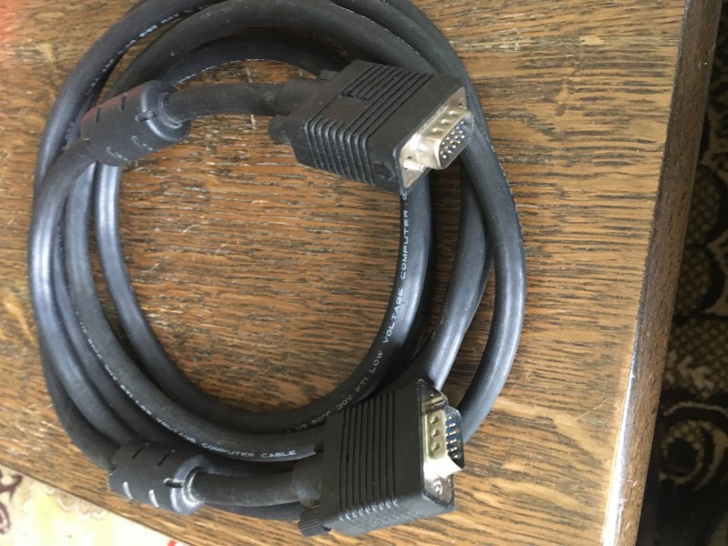 VGA kabl sa dva ferita 3m