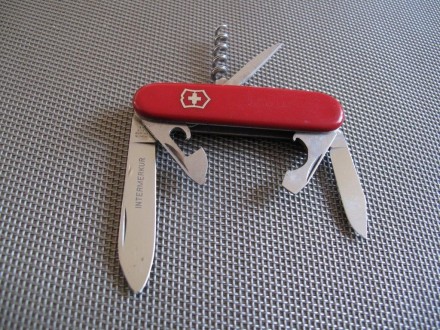 VICTORINOX Switzerland - višenamensti džepni nožić