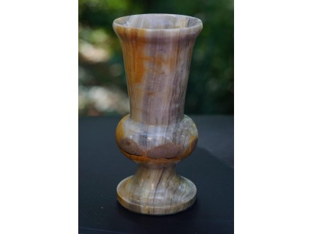 Vaza od poludragog kamena oniks