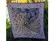 Velika svilena marama interesantnog dezena 110 x 100 cm slika 3