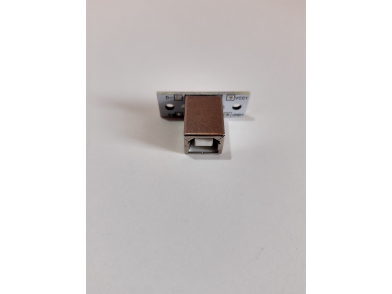 Vertikalni USB B ženski PCB modul za panelsku montažu
