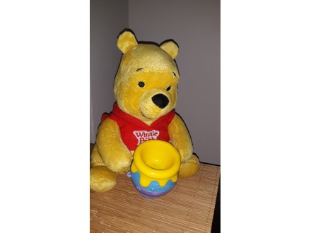Winnie the pooh meda sa ćupom