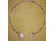 Zenska ogrlica sa dva bisera uz vrat slika 5
