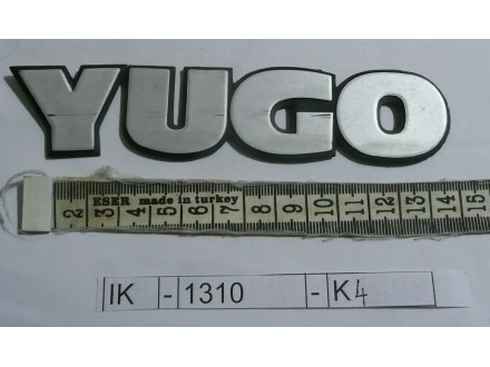 Znak YUGO , Y je polomljeno, jedva da se drži na ostatk