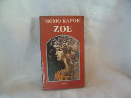 Zoe, Momo Kapor