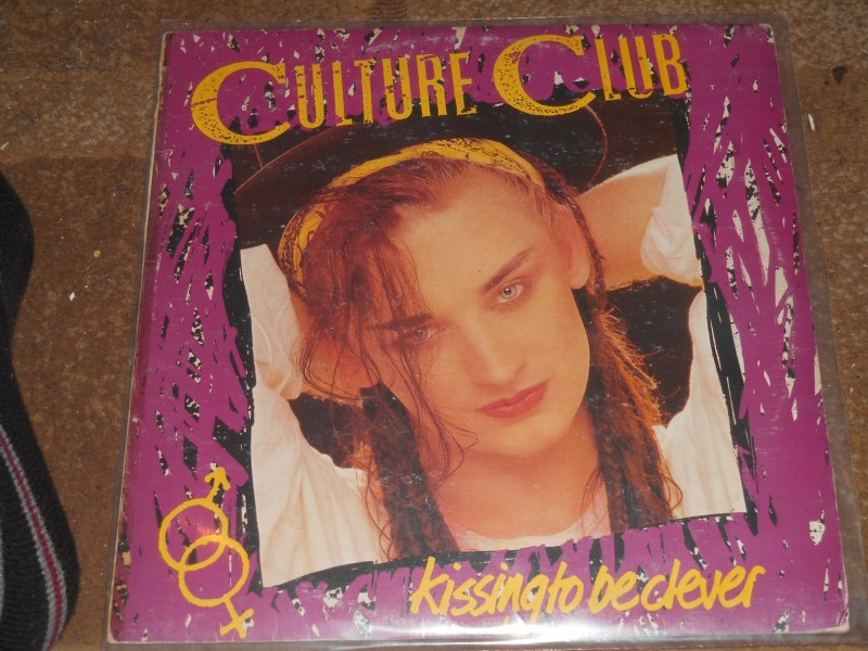 culture club - kissing to be clever 4+/5