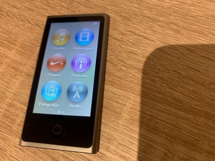 iPod Nano A1446 7 generacija 16GB sa slušalicama