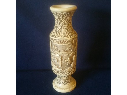 izrezbarena kineska vaza