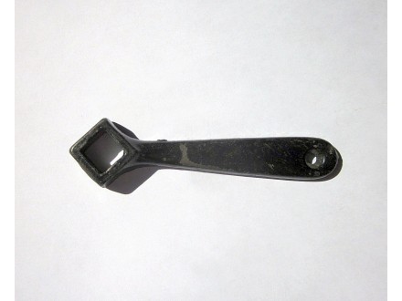 ključ za staru stolarsku mašinu br 12 crni