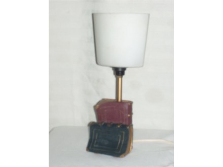 lampa stona vintage sa staklenim abažurom