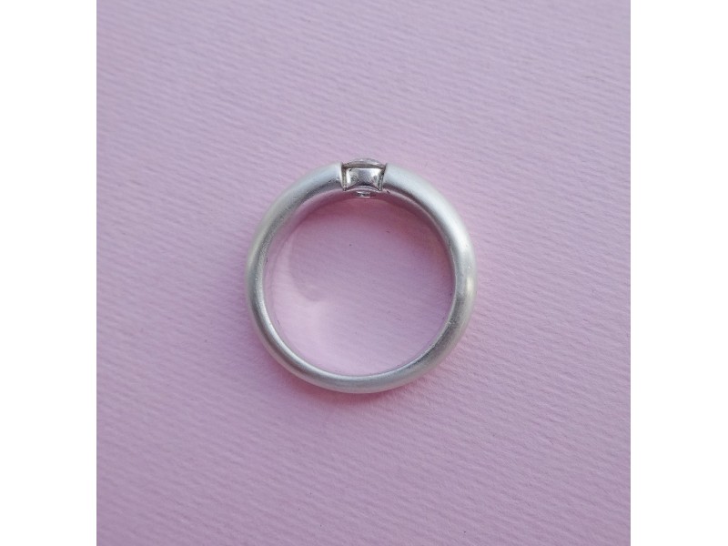 masivni 925 srebrni prsten sa cirkonom