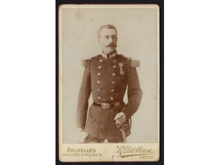 srpski oficir sa sabljom u briselu 1900 kartonka